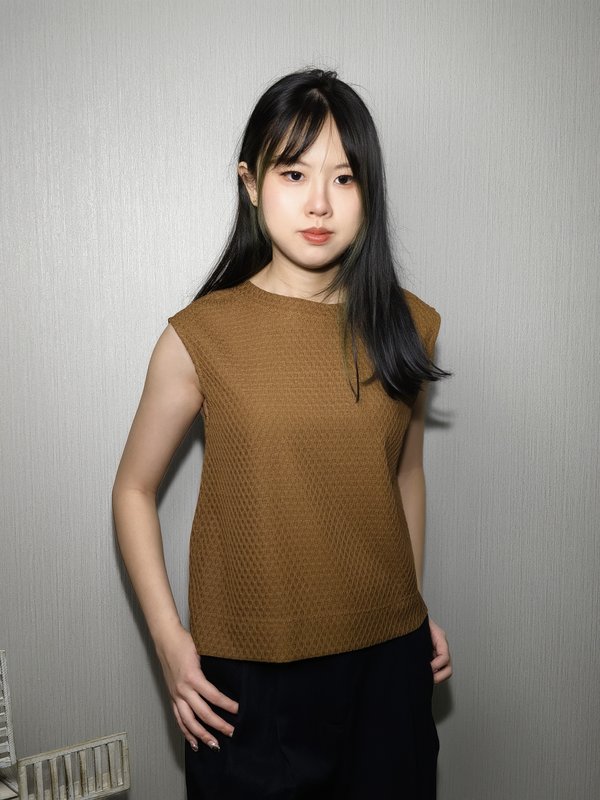 ANYA WAFFLE KNIT SLEEVELESS TOP (V-TV47499)