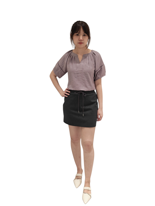 FINN PLEATED NECK SHORT SLEEVE TOP (V-BS75936)